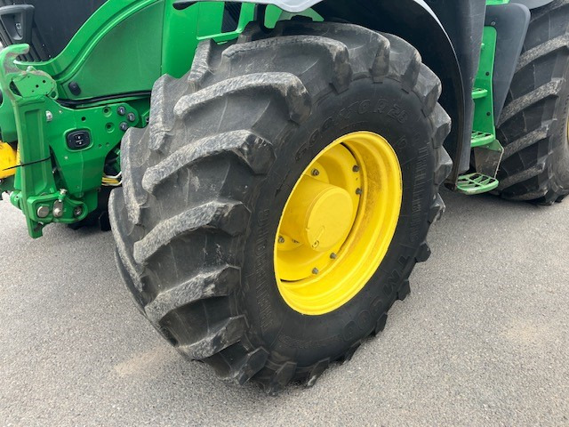 John Deere 6R 195 - Tractor: afbeelding 2 John Deere 6R 195 - Tractor: afbeelding 2
