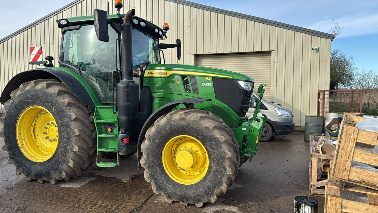 John Deere 6R 215 - Tractor: afbeelding 2 John Deere 6R 215 - Tractor: afbeelding 2