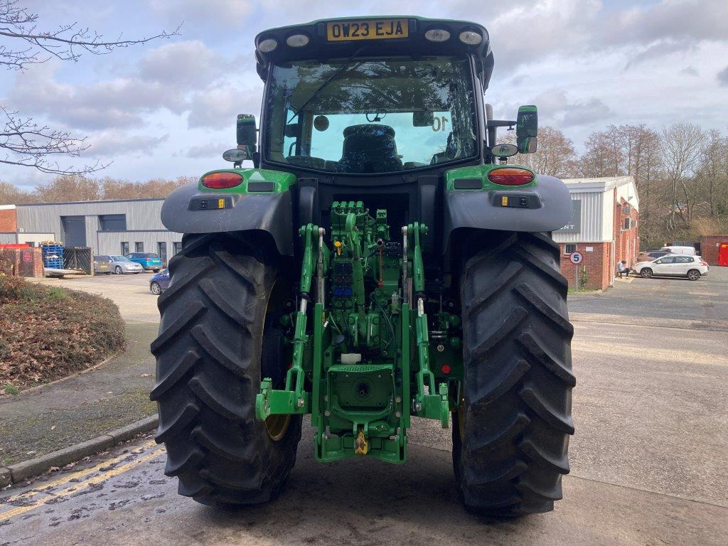 John Deere 6R 215 - Tractor: afbeelding 4 John Deere 6R 215 - Tractor: afbeelding 4