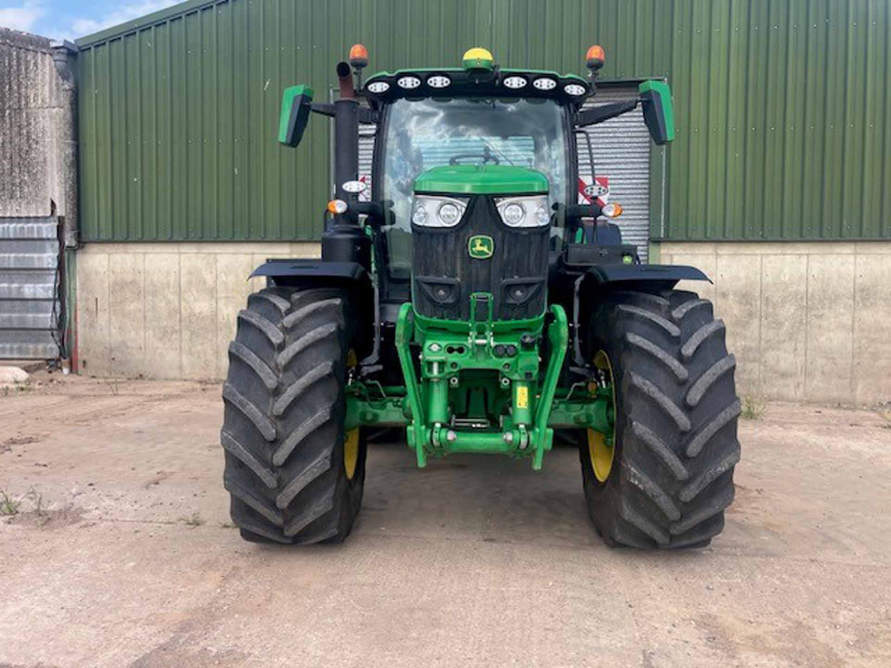 John Deere 6R 215 - Tractor: afbeelding 3 John Deere 6R 215 - Tractor: afbeelding 3