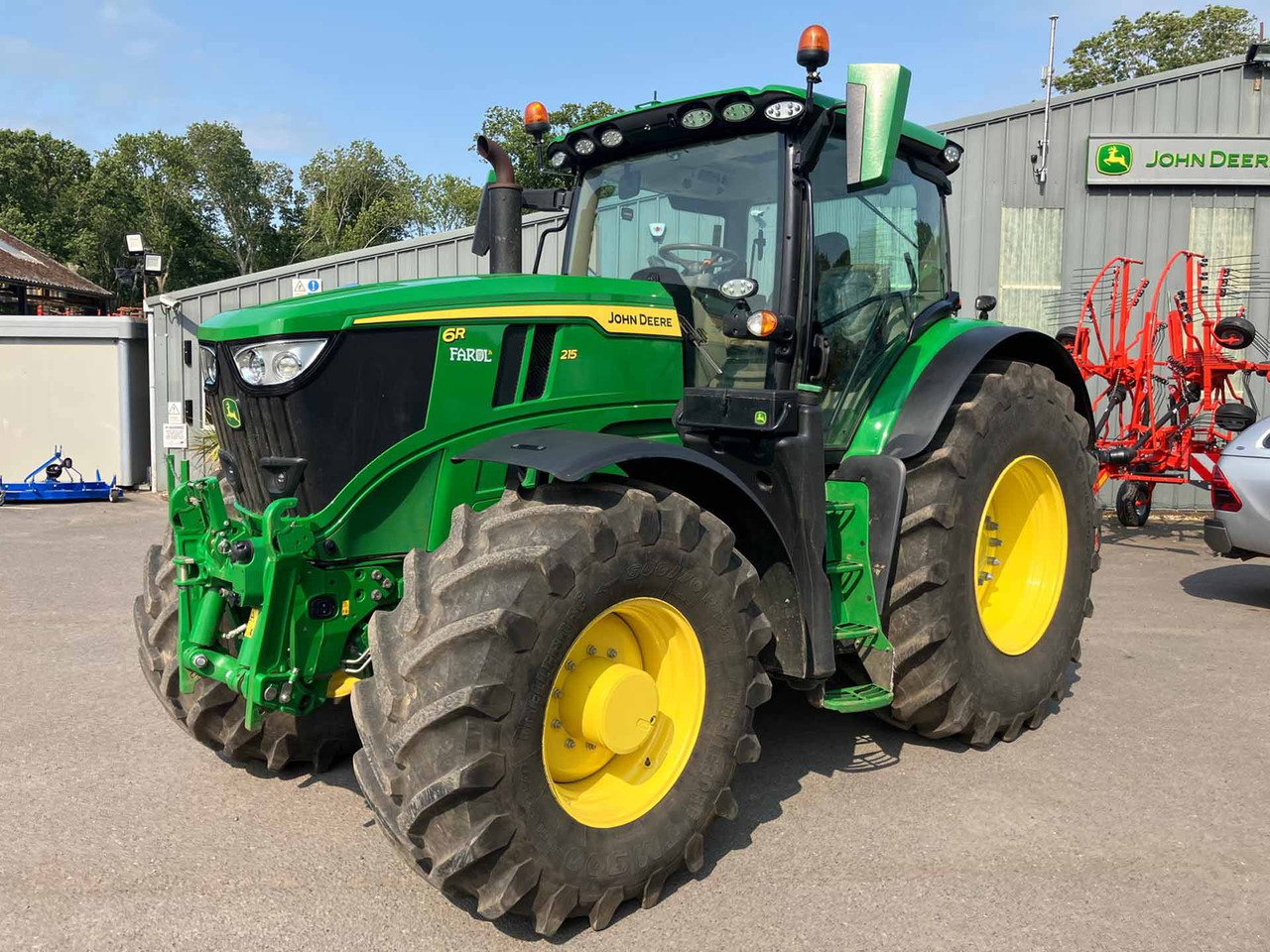 John Deere 6R 215 - Tractor: afbeelding 1 John Deere 6R 215 - Tractor: afbeelding 1