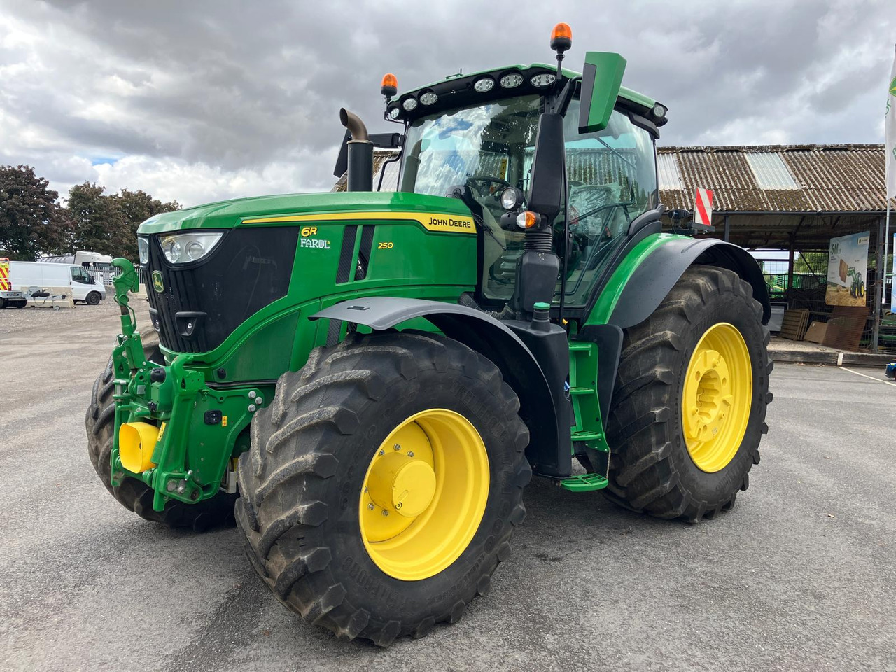 John Deere 6R 250 - Tractor: afbeelding 1 John Deere 6R 250 - Tractor: afbeelding 1