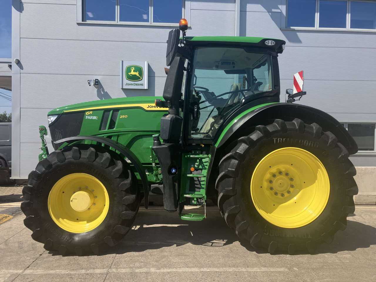 John Deere 6R 250 - Tractor: afbeelding 2 John Deere 6R 250 - Tractor: afbeelding 2