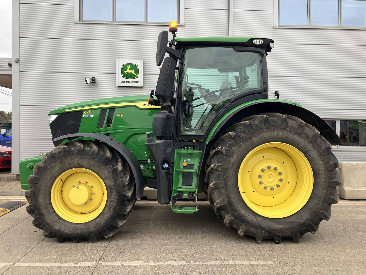 John Deere 6R 250 - Tractor: afbeelding 2 John Deere 6R 250 - Tractor: afbeelding 2