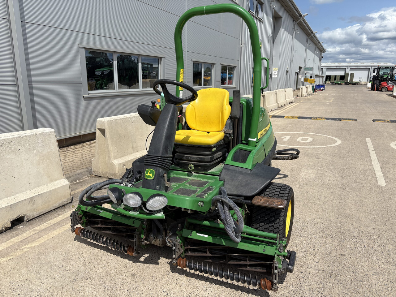 John Deere 7200A Triple Mower - Gazonmaaier: afbeelding 3 John Deere 7200A Triple Mower - Gazonmaaier: afbeelding 3