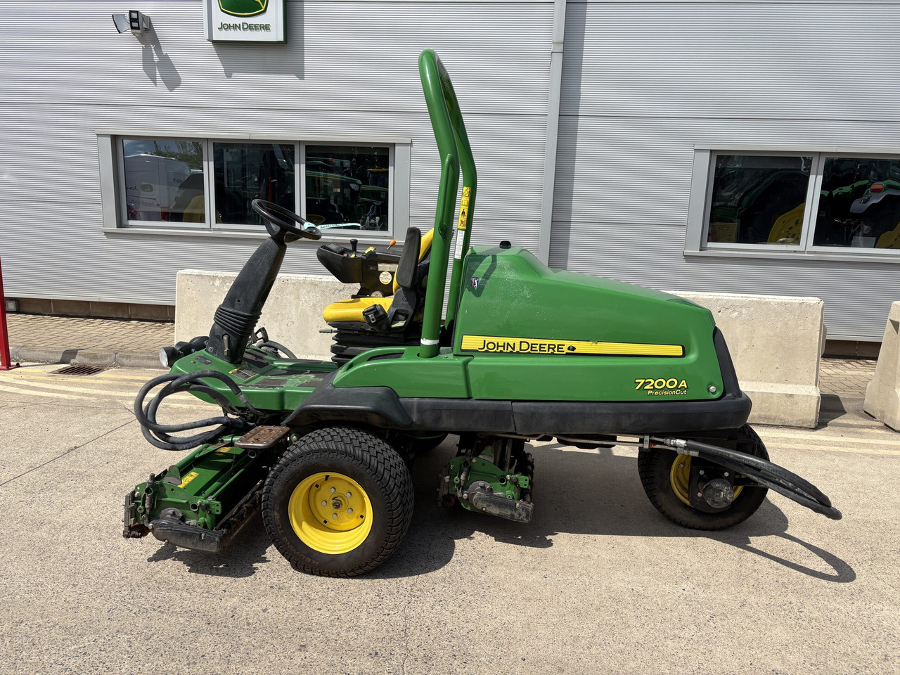 John Deere 7200A Triple Mower - Gazonmaaier: afbeelding 1 John Deere 7200A Triple Mower - Gazonmaaier: afbeelding 1