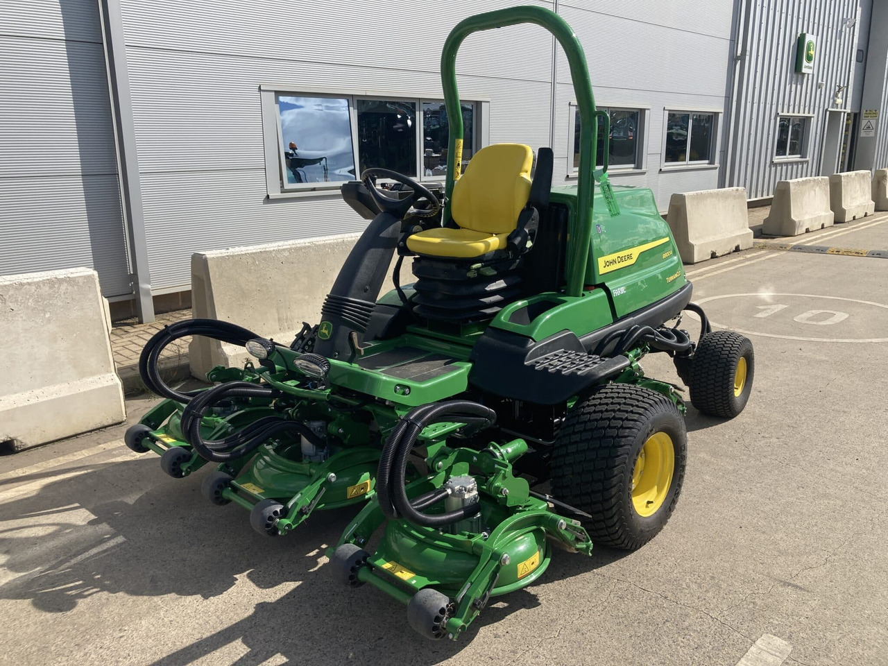 John Deere 8800A 5 pod rotary mower - Gazonmaaier: afbeelding 1 John Deere 8800A 5 pod rotary mower - Gazonmaaier: afbeelding 1