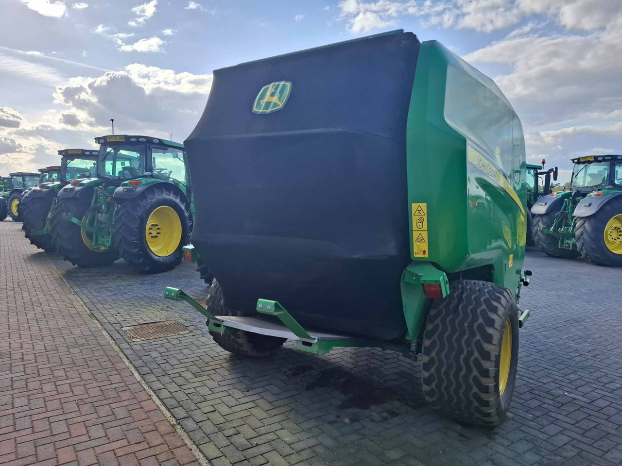 John Deere V451R - Hooi-/ Voedermachine: afbeelding 4 John Deere V451R - Hooi-/ Voedermachine: afbeelding 4