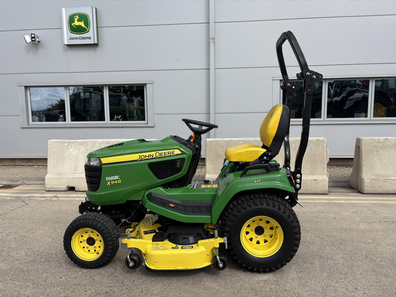 John Deere X948 Commercial Lawn Tractor - Gazonmaaier: afbeelding 1 John Deere X948 Commercial Lawn Tractor - Gazonmaaier: afbeelding 1