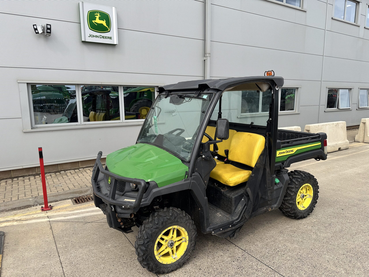 John Deere XUV865M Gator - Quad: afbeelding 1 John Deere XUV865M Gator - Quad: afbeelding 1