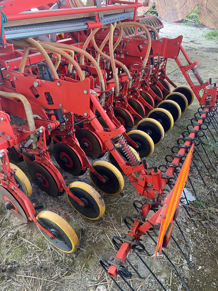 Maschio Alitalia 3mtr drill with 3mtr Power Harrow - Zaaicombinatie: afbeelding 3 Maschio Alitalia 3mtr drill with 3mtr Power Harrow - Zaaicombinatie: afbeelding 3