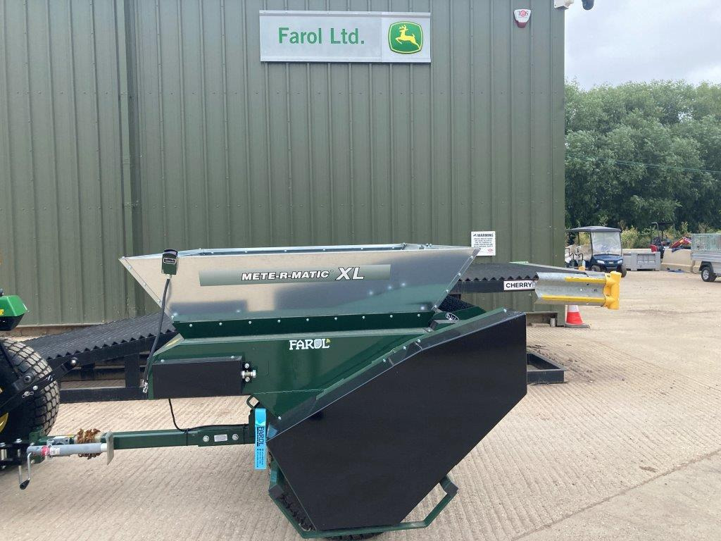 Turfco METE-R-MATIC XL Top Dresser - Tuinmachine: afbeelding 2 Turfco METE-R-MATIC XL Top Dresser - Tuinmachine: afbeelding 2