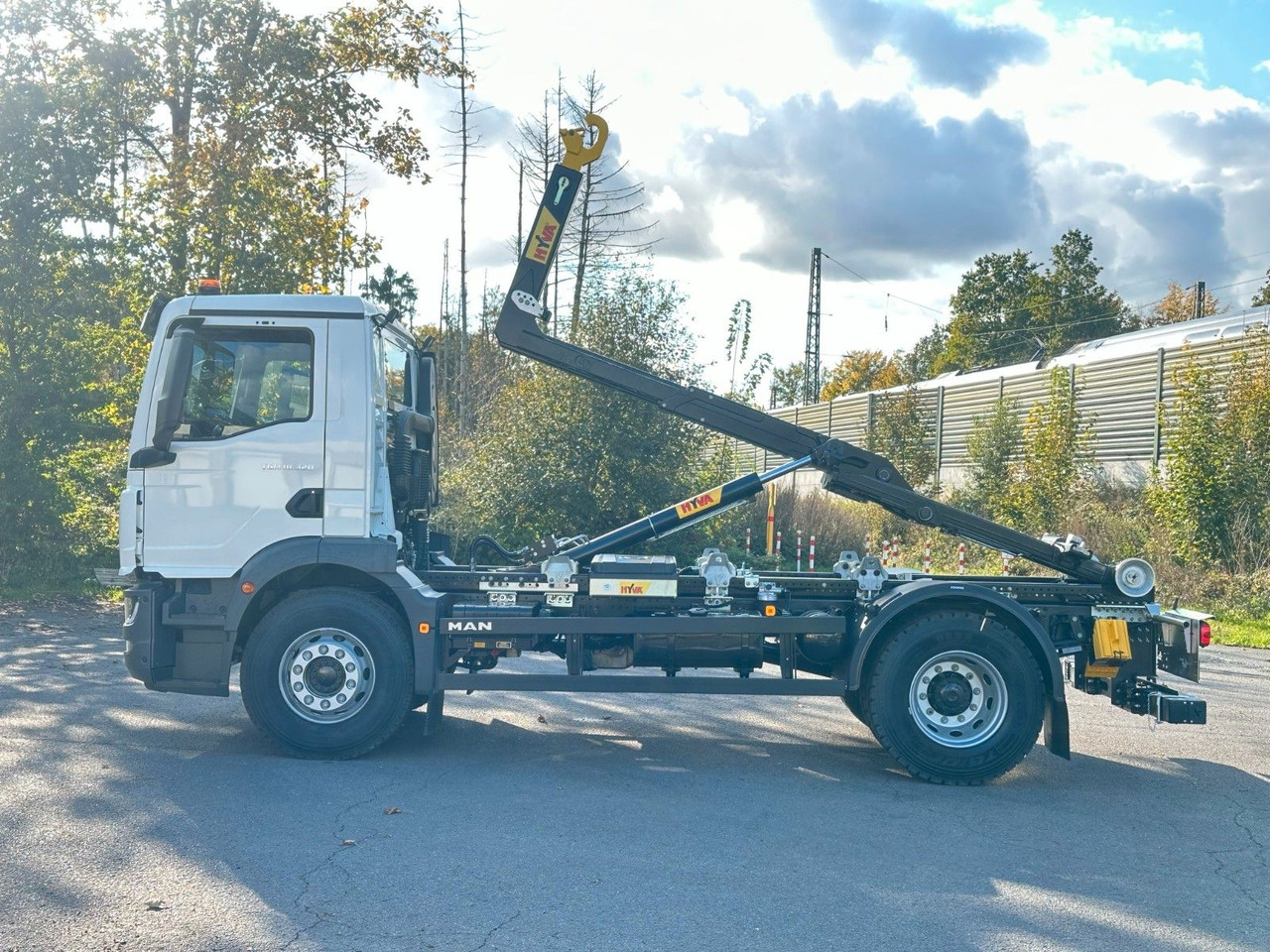 MAN TGM 18.320 4x2 Euro 6e Hyva 12-45 - Haakarmsysteem vrachtwagen, Kraanwagen: afbeelding 3 MAN TGM 18.320 4x2 Euro 6e Hyva 12-45 - Haakarmsysteem vrachtwagen, Kraanwagen: afbeelding 3