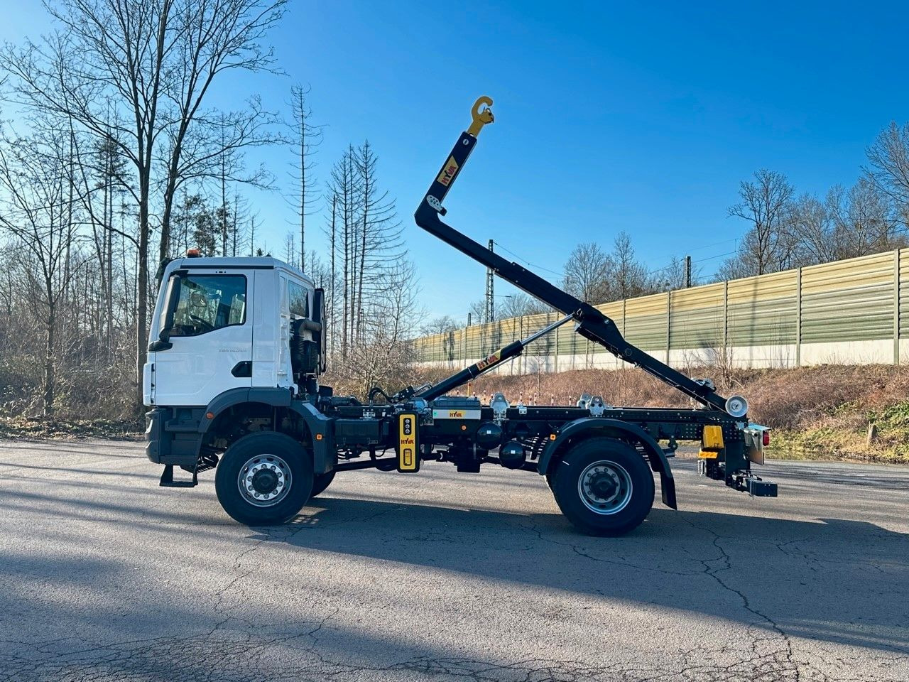 MAN TGM 18.320 4x4 Euro 6e Hyva 12-45 - Haakarmsysteem vrachtwagen, Kraanwagen: afbeelding 3 MAN TGM 18.320 4x4 Euro 6e Hyva 12-45 - Haakarmsysteem vrachtwagen, Kraanwagen: afbeelding 3