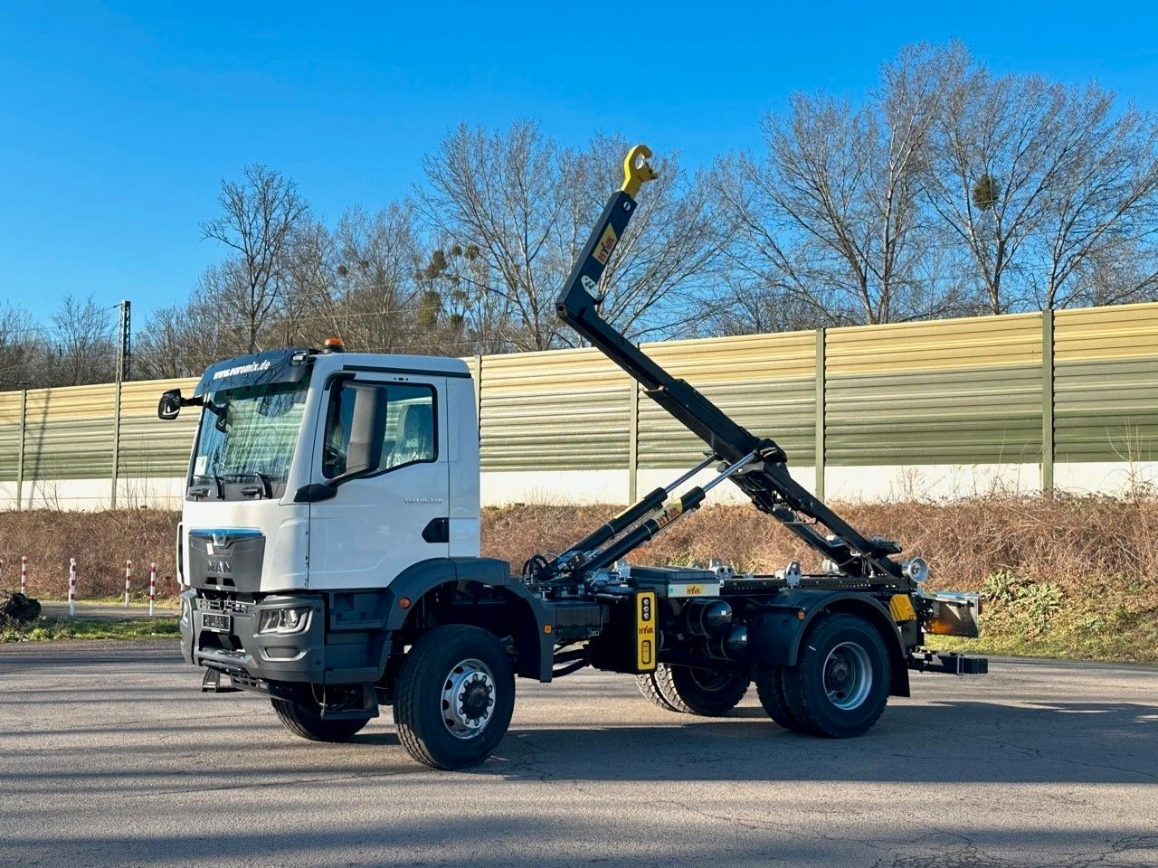MAN TGM 18.320 4x4 Euro 6e Hyva 12-45 - Haakarmsysteem vrachtwagen, Kraanwagen: afbeelding 2 MAN TGM 18.320 4x4 Euro 6e Hyva 12-45 - Haakarmsysteem vrachtwagen, Kraanwagen: afbeelding 2