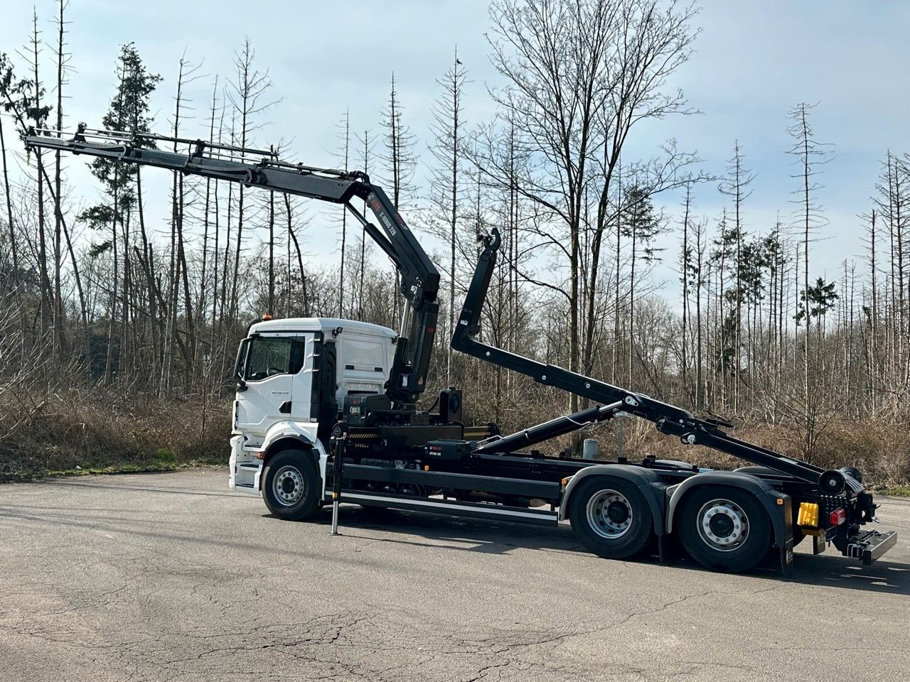 MAN TGS 26.470 6x2 Abrollkipper + Kran Hiab 228-4 - Haakarmsysteem vrachtwagen, Kraanwagen: afbeelding 4 MAN TGS 26.470 6x2 Abrollkipper + Kran Hiab 228-4 - Haakarmsysteem vrachtwagen, Kraanwagen: afbeelding 4