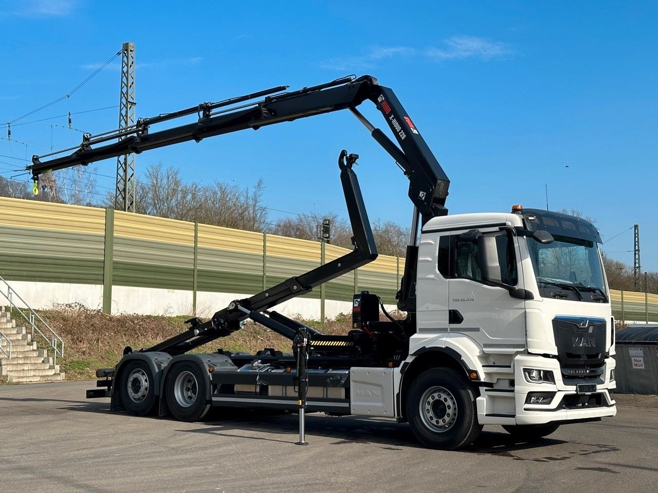 MAN TGS 26.470 6x2 Abrollkipper + Kran Hiab 228-4 - Haakarmsysteem vrachtwagen, Kraanwagen: afbeelding 3 MAN TGS 26.470 6x2 Abrollkipper + Kran Hiab 228-4 - Haakarmsysteem vrachtwagen, Kraanwagen: afbeelding 3