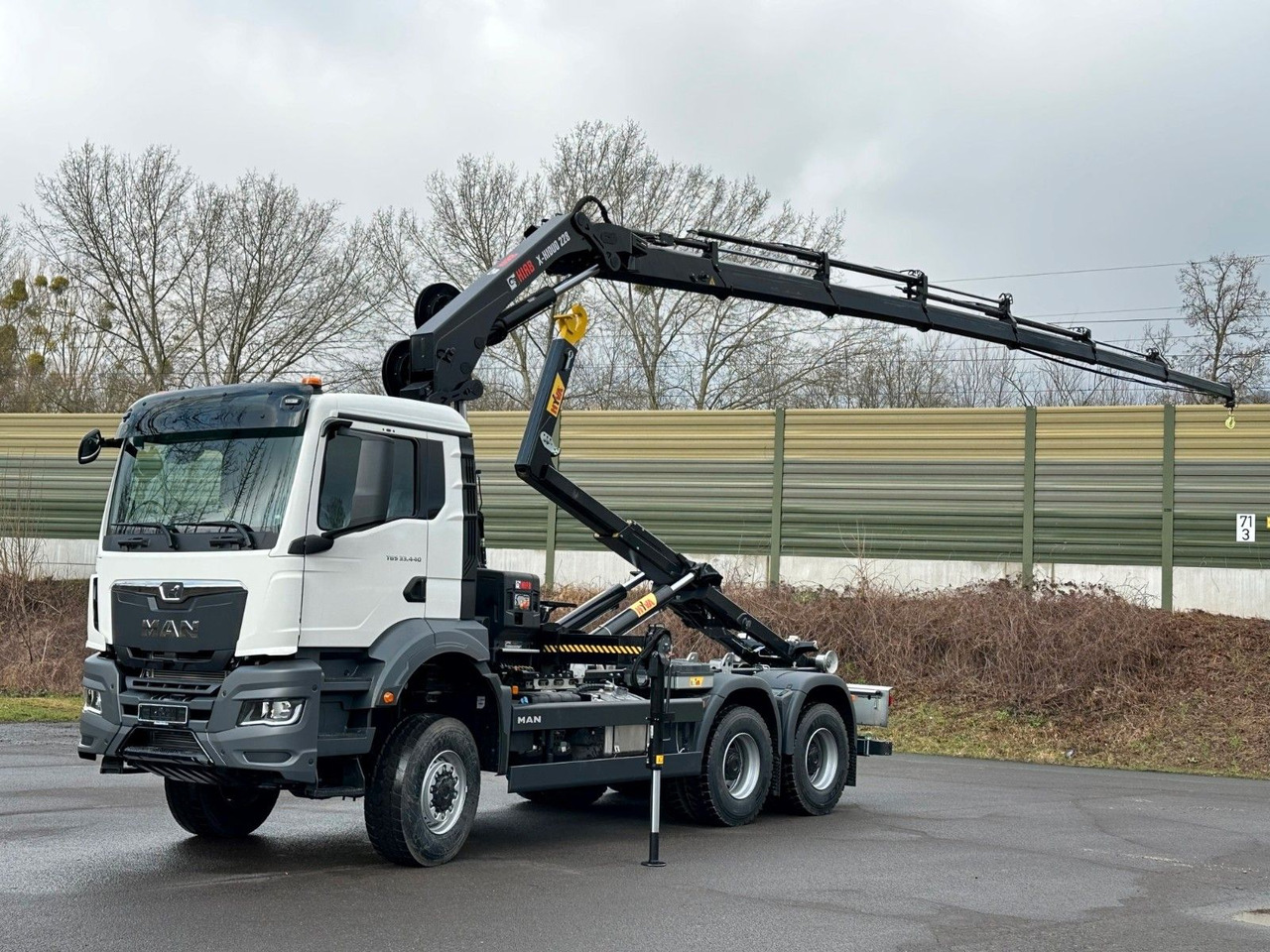 MAN TGS 33.440 6x6 BB Abrollkipper+Kran Hiab 228-6 - Haakarmsysteem vrachtwagen, Kraanwagen: afbeelding 1 MAN TGS 33.440 6x6 BB Abrollkipper+Kran Hiab 228-6 - Haakarmsysteem vrachtwagen, Kraanwagen: afbeelding 1