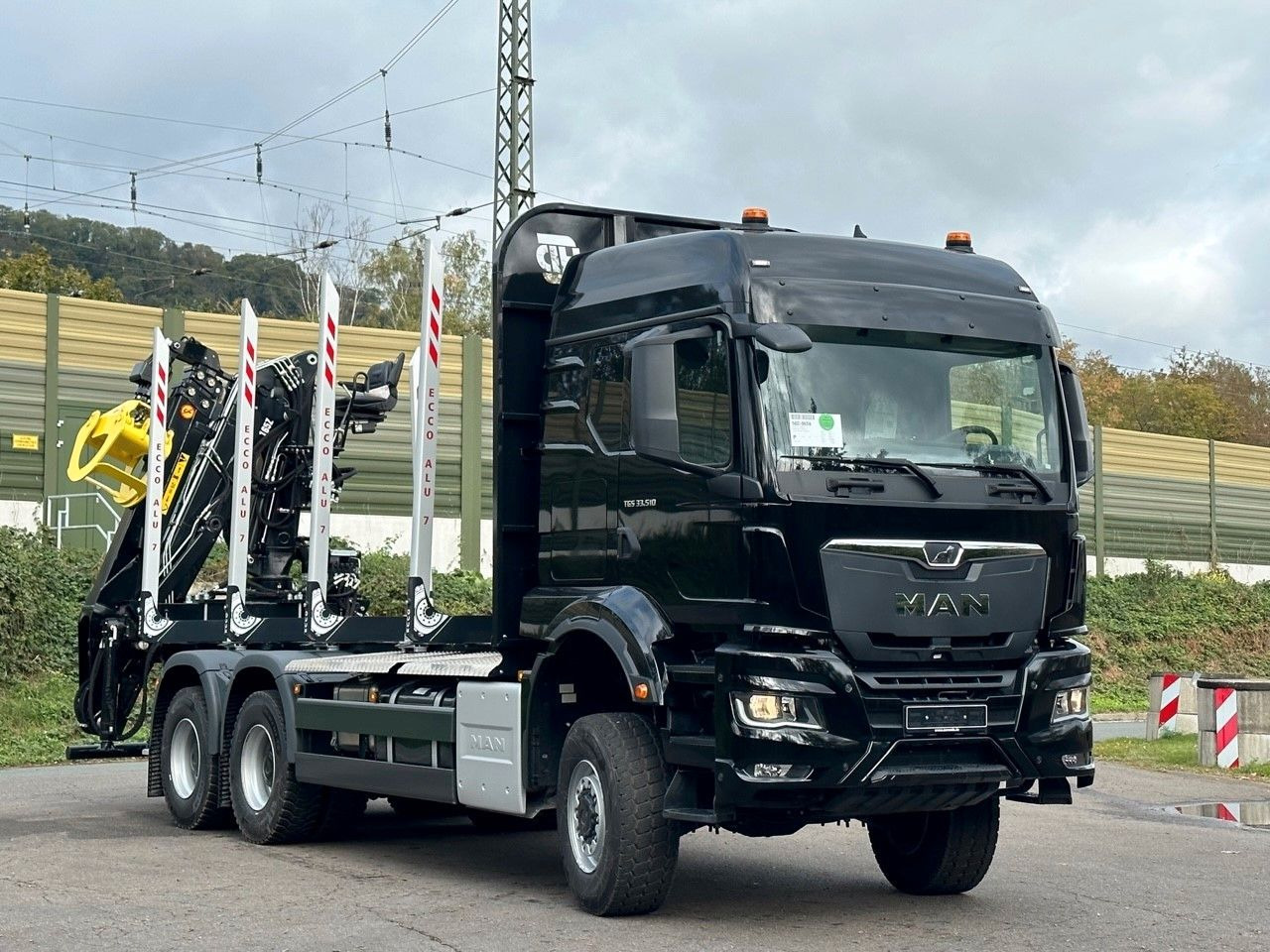 MAN TGS 33.520 6X6 Euro6e LogLift 165 Z - Houttransport, Kraanwagen: afbeelding 1 MAN TGS 33.520 6X6 Euro6e LogLift 165 Z - Houttransport, Kraanwagen: afbeelding 1