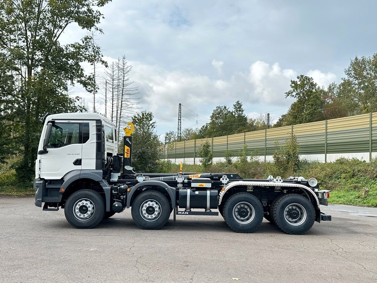 MAN TGS 41.440 8x4 Euro6e Hyva 26-55 Abrollkipper - Haakarmsysteem vrachtwagen: afbeelding 2 MAN TGS 41.440 8x4 Euro6e Hyva 26-55 Abrollkipper - Haakarmsysteem vrachtwagen: afbeelding 2