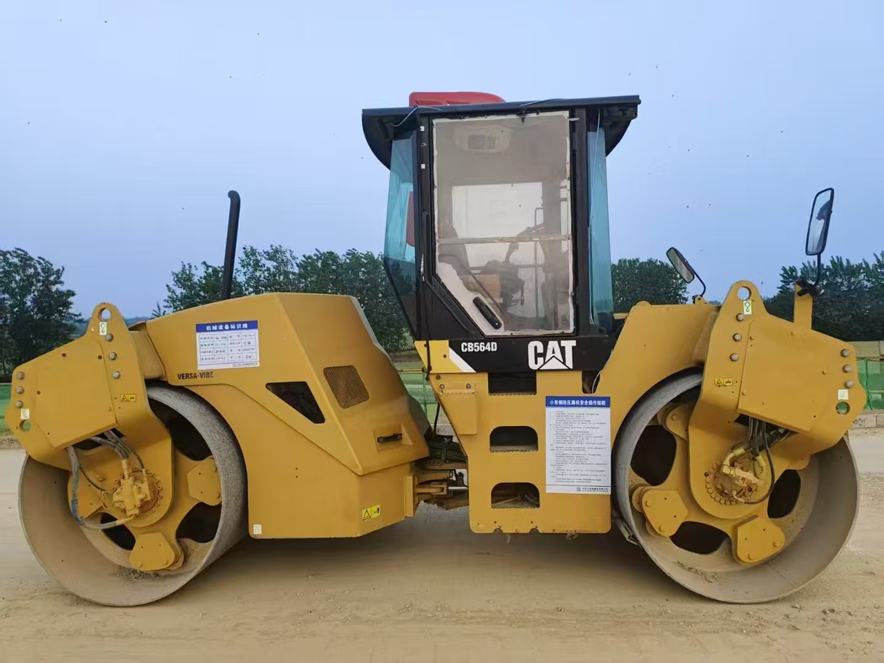 CATERPILLAR CB564D - Asfaltwals: afbeelding 1 CATERPILLAR CB564D - Asfaltwals: afbeelding 1