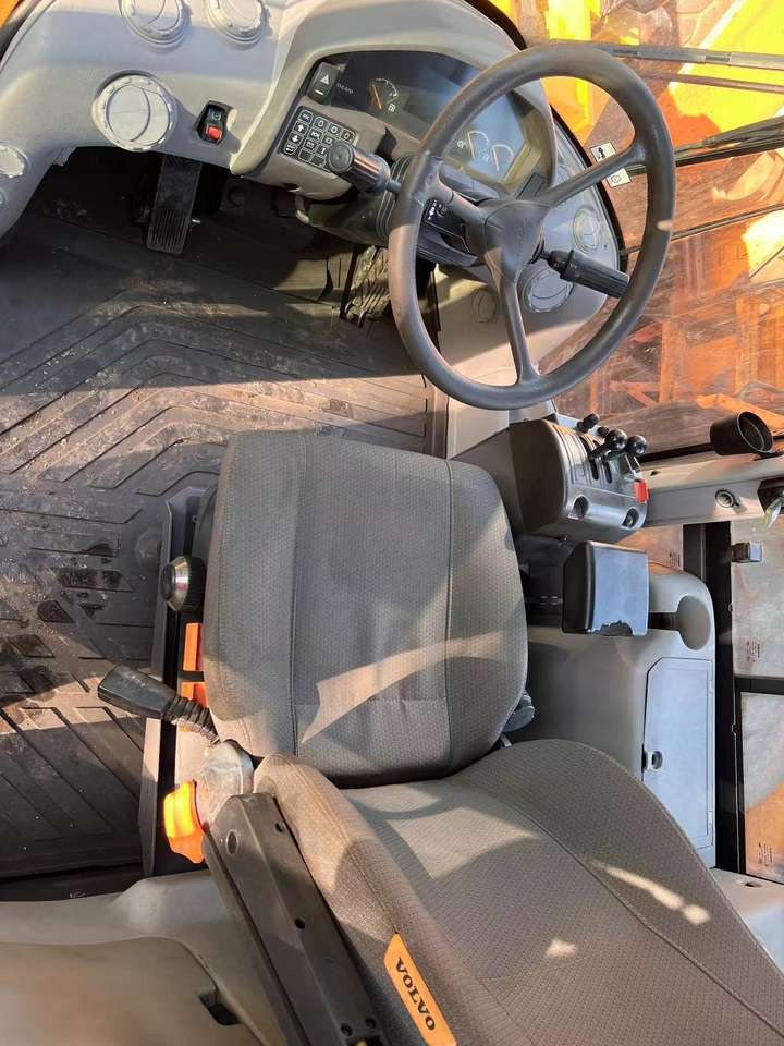 Hot Sale Used VOLVO L120GZ Loader Construction Machinery High Quality  Loader VOLVO - Wiellader: afbeelding 4 Hot Sale Used VOLVO L120GZ Loader Construction Machinery High Quality  Loader VOLVO - Wiellader: afbeelding 4