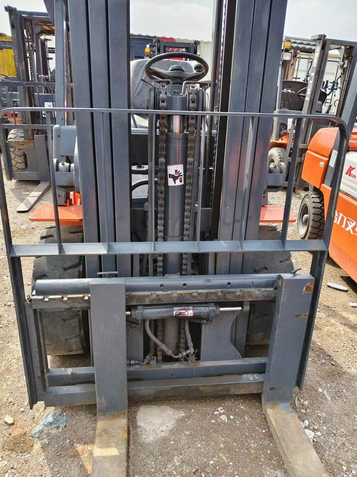 Triple Mast Design Sideshifter Used Heli 3-Ton Forklift Truck With Free Lift Cylinder - Diesel heftruck: afbeelding 3 Triple Mast Design Sideshifter Used Heli 3-Ton Forklift Truck With Free Lift Cylinder - Diesel heftruck: afbeelding 3