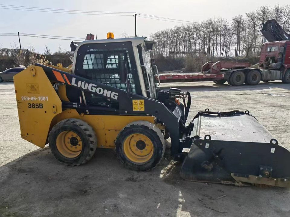 USED Liugong 365B Skid Steer Loader: Unleashing Optimal Efficiency and Strength - Schranklader: afbeelding 4 USED Liugong 365B Skid Steer Loader: Unleashing Optimal Efficiency and Strength - Schranklader: afbeelding 4
