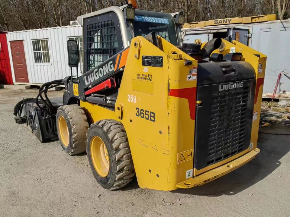 USED Liugong 365B Skid Steer Loader: Unleashing Optimal Efficiency and Strength - Schranklader: afbeelding 2 USED Liugong 365B Skid Steer Loader: Unleashing Optimal Efficiency and Strength - Schranklader: afbeelding 2