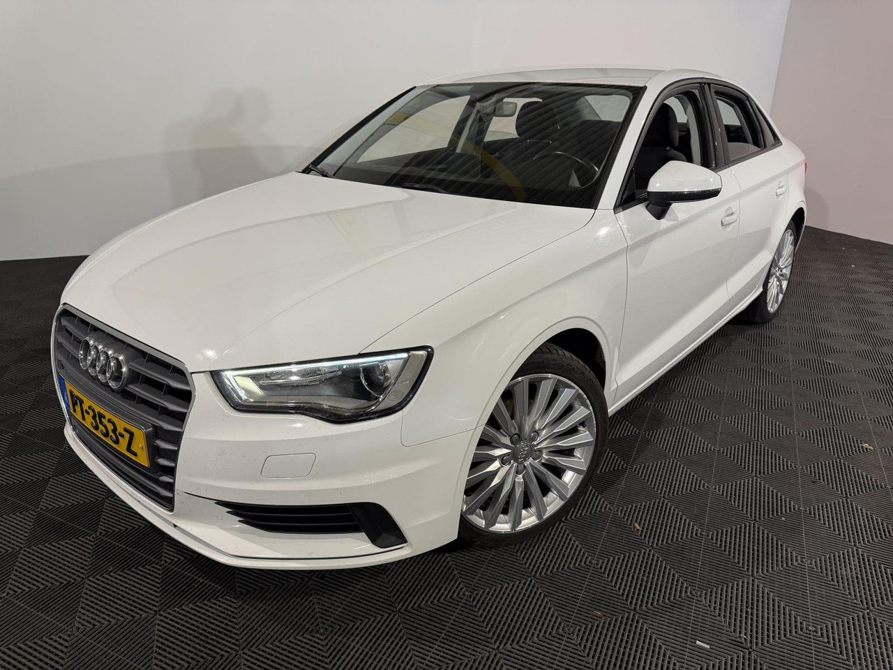 Audi | A3 Limousine | 1.4 TFSI Attraction Pro Line Plus Automaat | 2016 | 256.538 km | PT353Z | Geen oordeel - Sedan: afbeelding 1 Audi | A3 Limousine | 1.4 TFSI Attraction Pro Line Plus Automaat | 2016 | 256.538 km | PT353Z | Geen oordeel - Sedan: afbeelding 1