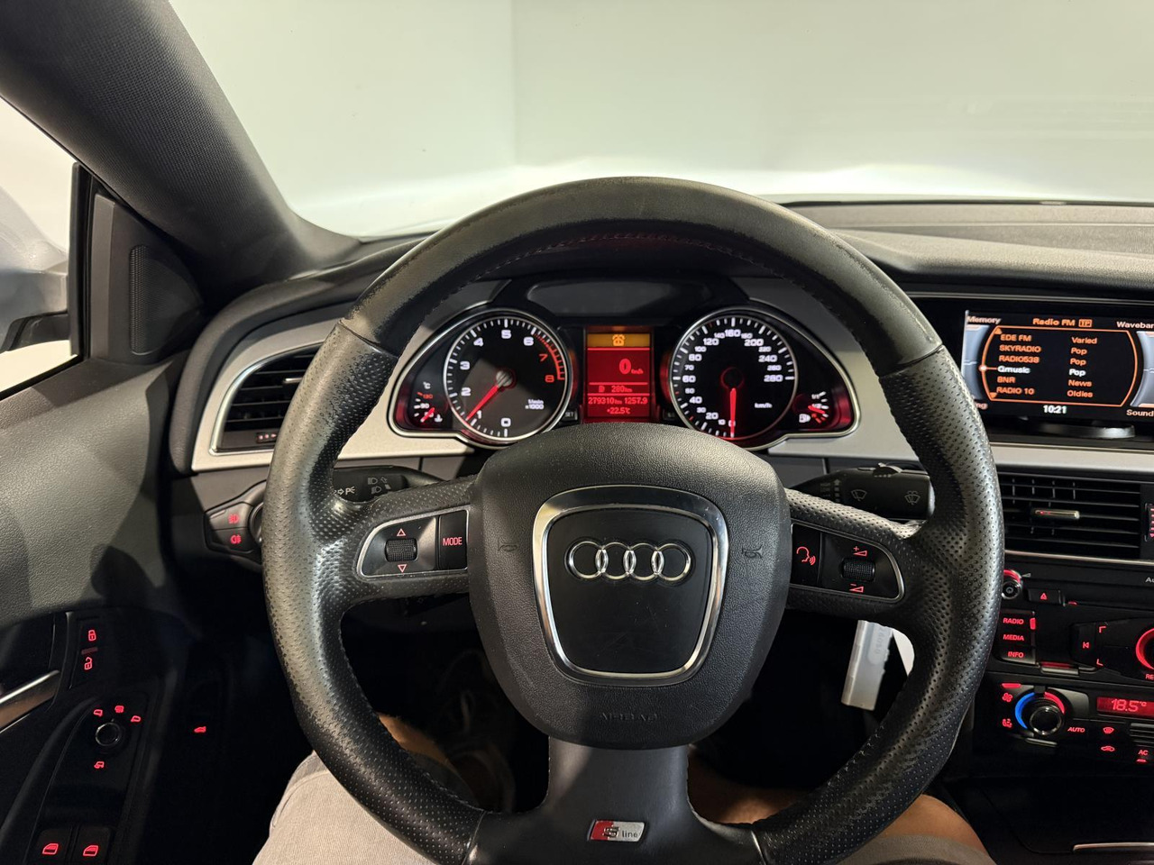 Audi A5 Coupé 2.0 TFSI S-Line 2008 279.312 km 96-HGB-3 - Personenwagen: afbeelding 4 Audi A5 Coupé 2.0 TFSI S-Line 2008 279.312 km 96-HGB-3 - Personenwagen: afbeelding 4