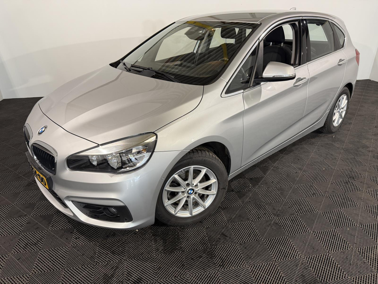 BMW 2-serie Active Tourer 218i Executive 2-ZGX-00 198.295 km - Personenwagen: afbeelding 1 BMW 2-serie Active Tourer 218i Executive 2-ZGX-00 198.295 km - Personenwagen: afbeelding 1