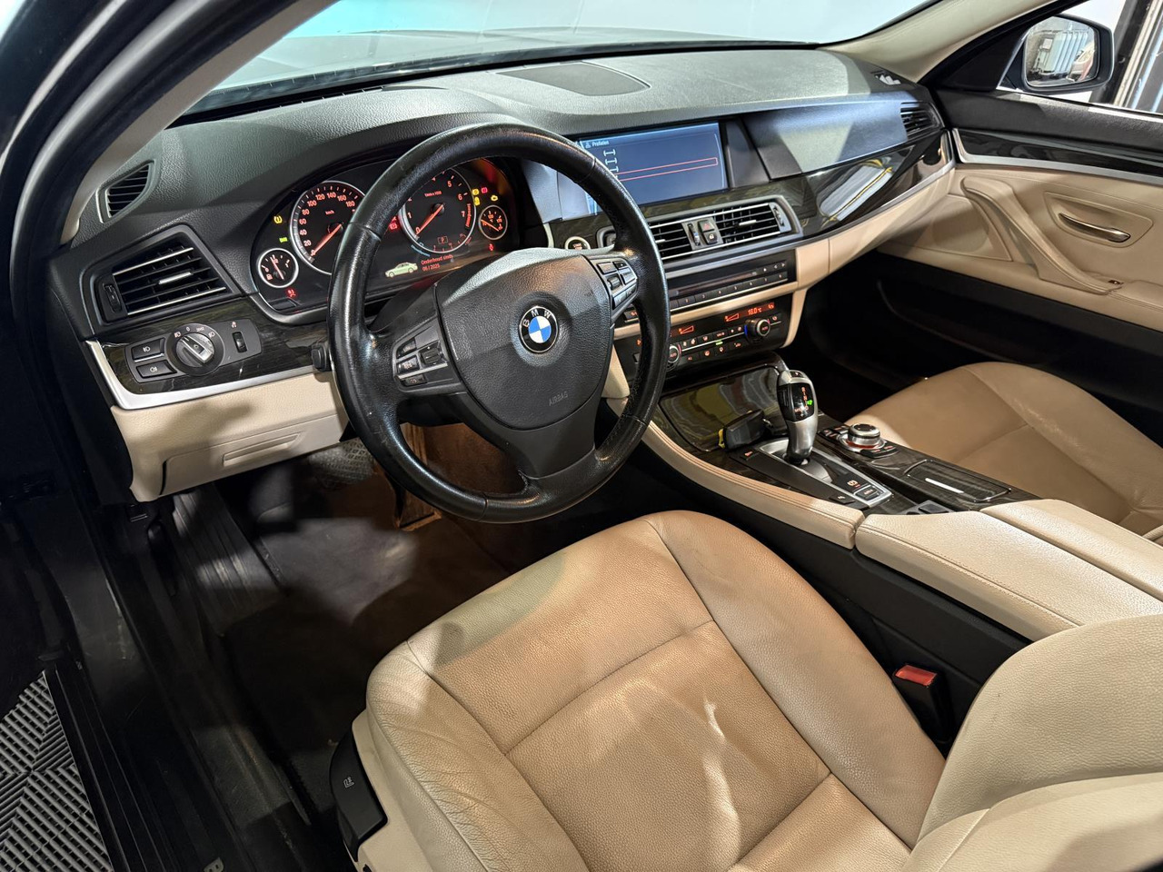 BMW 5-serie 523i High Executive M-sport | 2011 | 259.445 km | G-885- VL - Sedan: afbeelding 3 BMW 5-serie 523i High Executive M-sport | 2011 | 259.445 km | G-885- VL - Sedan: afbeelding 3