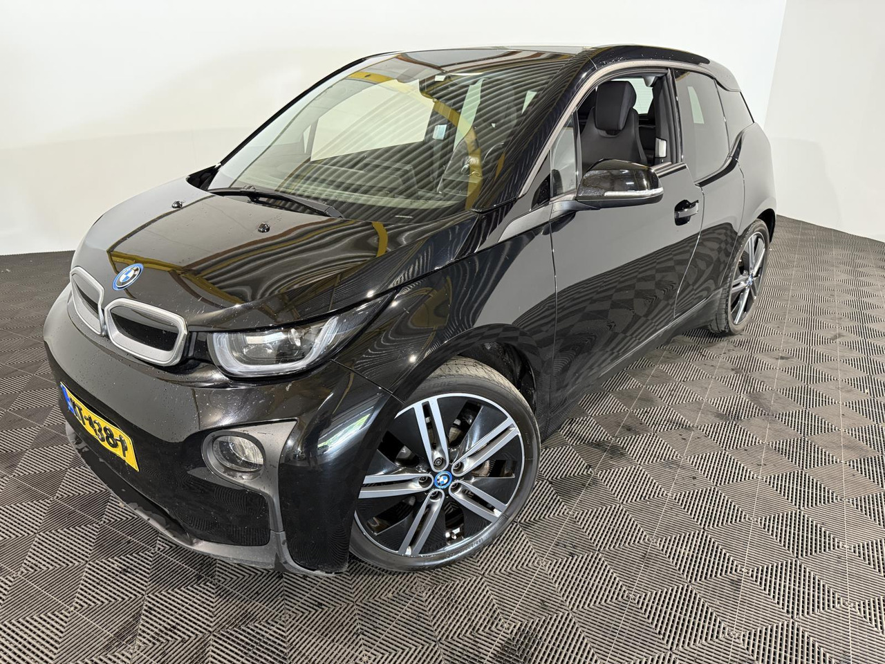 BMW i3 Basis 94Ah 33 kWh | 2017 | 226.715 km | KT-438-P - Hatchback: afbeelding 1 BMW i3 Basis 94Ah 33 kWh | 2017 | 226.715 km | KT-438-P - Hatchback: afbeelding 1