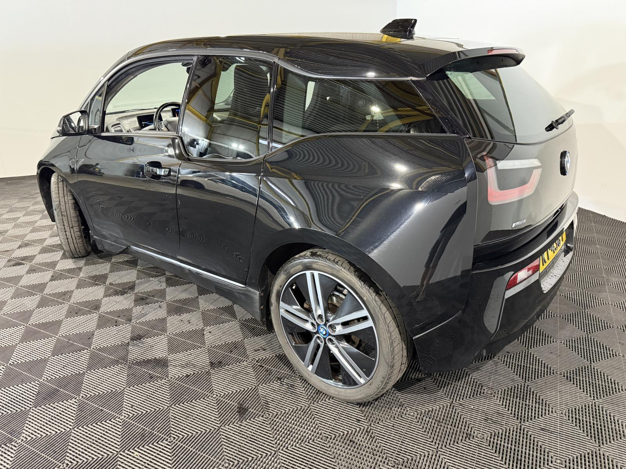 BMW i3 Basis 94Ah 33 kWh | 2017 | 226.715 km | KT-438-P - Hatchback: afbeelding 3 BMW i3 Basis 94Ah 33 kWh | 2017 | 226.715 km | KT-438-P - Hatchback: afbeelding 3