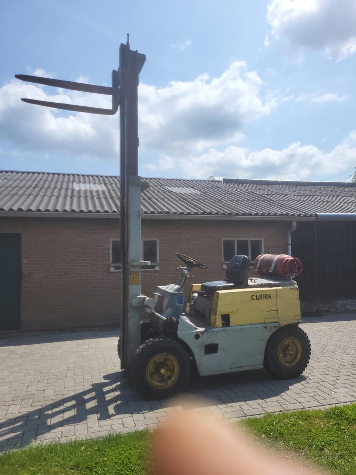 Clark CY40 Heftruck LPG - LPG heftruck: afbeelding 3 Clark CY40 Heftruck LPG - LPG heftruck: afbeelding 3