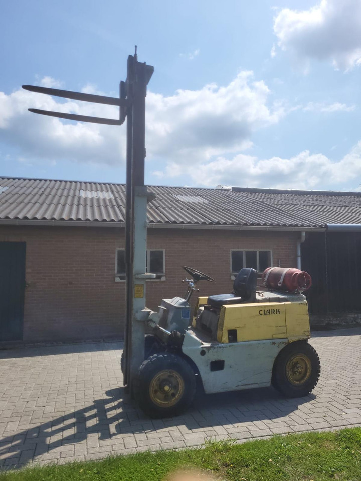 Clark CY40 Heftruck LPG - LPG heftruck: afbeelding 4 Clark CY40 Heftruck LPG - LPG heftruck: afbeelding 4