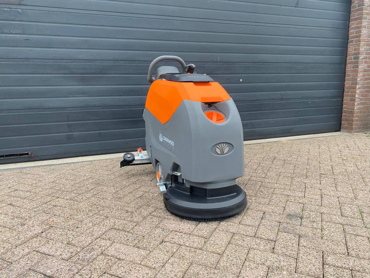 Daewoo DAFL50A Schrobzuigmachine - Schoonmaakmachine: afbeelding 1 Daewoo DAFL50A Schrobzuigmachine - Schoonmaakmachine: afbeelding 1
