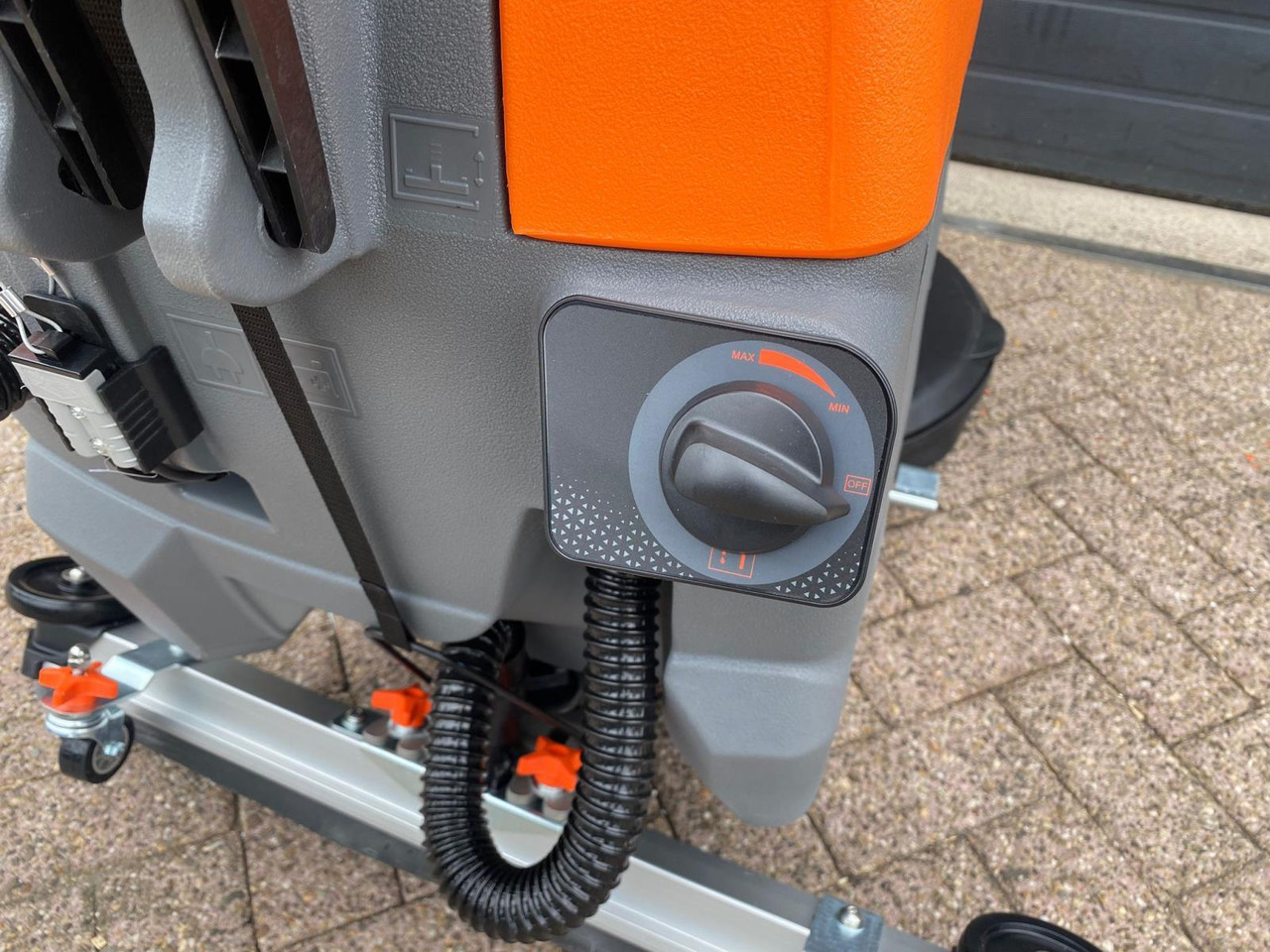 Daewoo DAFL50A Schrobzuigmachine - Schoonmaakmachine: afbeelding 4 Daewoo DAFL50A Schrobzuigmachine - Schoonmaakmachine: afbeelding 4