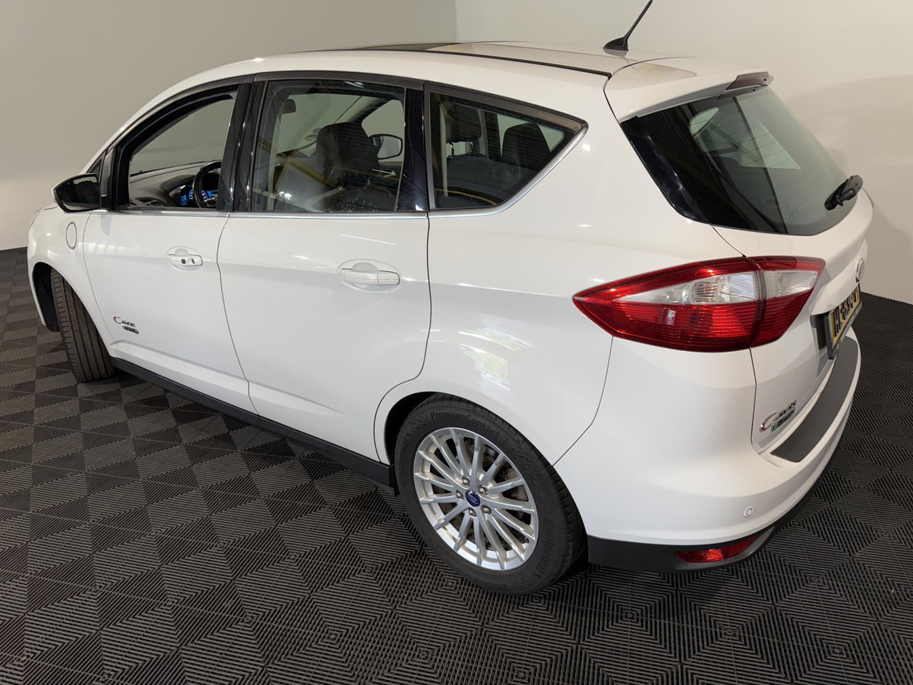 Ford C-Max 2.0 Plug-in Hybrid Titanium Plus | 2015 | 233.632 km | HL-834-P - Personenwagen: afbeelding 3 Ford C-Max 2.0 Plug-in Hybrid Titanium Plus | 2015 | 233.632 km | HL-834-P - Personenwagen: afbeelding 3
