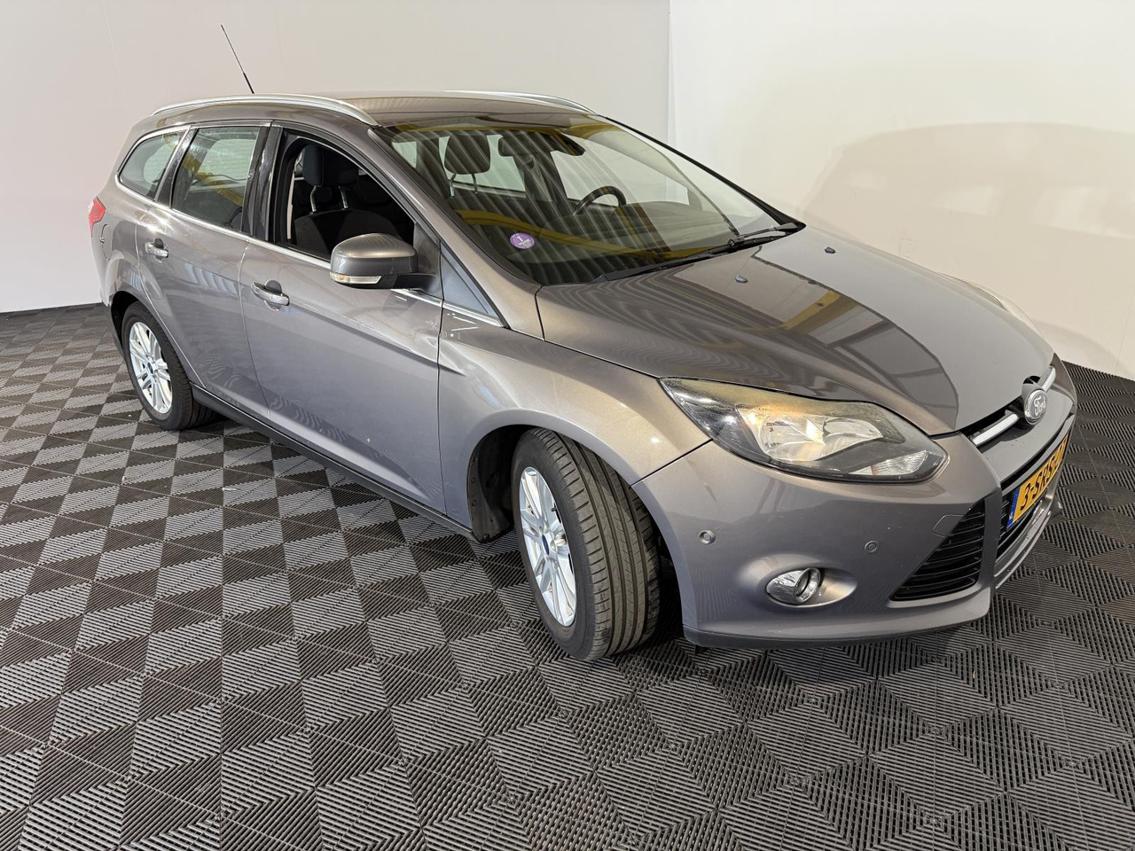 Ford | Focus Wagon | 1.0 EcoBoost Edition Plus | 2013 | 228.888 km | 3SRS07 | Logisch - Personenwagen: afbeelding 4 Ford | Focus Wagon | 1.0 EcoBoost Edition Plus | 2013 | 228.888 km | 3SRS07 | Logisch - Personenwagen: afbeelding 4