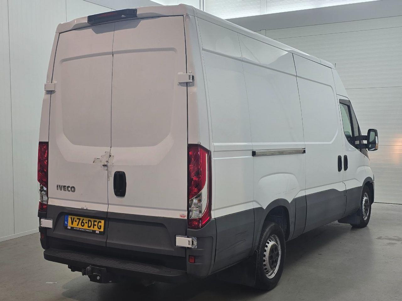 Iveco Daily 35S14V 2.3 352 H3 L | 2017 | 218.863 km | Automaat | V76DFG | NAP: Geen oordeel - Gesloten bestelwagen: afbeelding 4 Iveco Daily 35S14V 2.3 352 H3 L | 2017 | 218.863 km | Automaat | V76DFG | NAP: Geen oordeel - Gesloten bestelwagen: afbeelding 4
