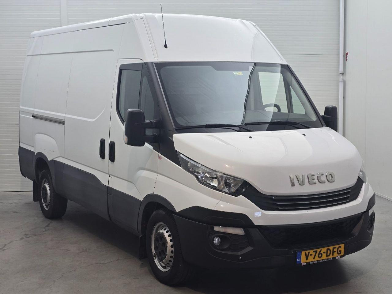Iveco Daily 35S14V 2.3 352 H3 L | 2017 | 218.863 km | Automaat | V76DFG | NAP: Geen oordeel - Gesloten bestelwagen: afbeelding 2 Iveco Daily 35S14V 2.3 352 H3 L | 2017 | 218.863 km | Automaat | V76DFG | NAP: Geen oordeel - Gesloten bestelwagen: afbeelding 2