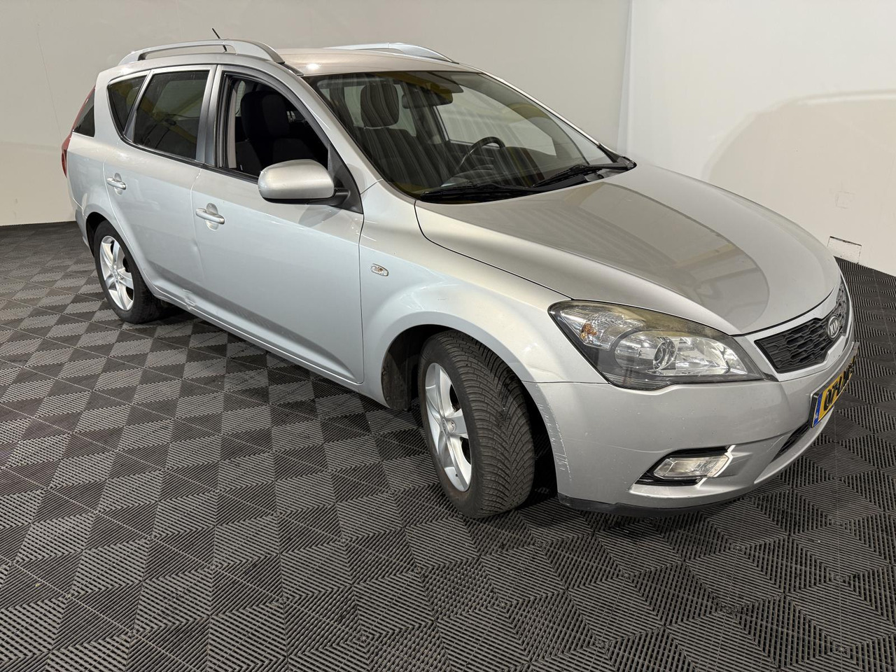 Kia cee'd 1.4 CVVT X-ecutive |2010 | 202.277 km | 07-LXR-5 - Hatchback: afbeelding 3 Kia cee'd 1.4 CVVT X-ecutive |2010 | 202.277 km | 07-LXR-5 - Hatchback: afbeelding 3