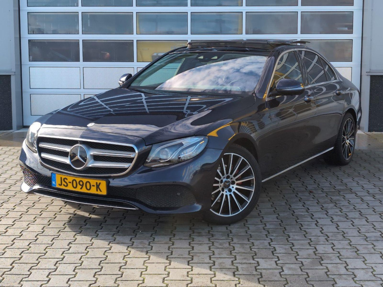 Mercedes-Benz E-klasse 220 d Lease Edition Prestige Plus | 2016 | 286.876 km | Automaat | JS090K | NAP: Logisch - Sedan: afbeelding 1 Mercedes-Benz E-klasse 220 d Lease Edition Prestige Plus | 2016 | 286.876 km | Automaat | JS090K | NAP: Logisch - Sedan: afbeelding 1