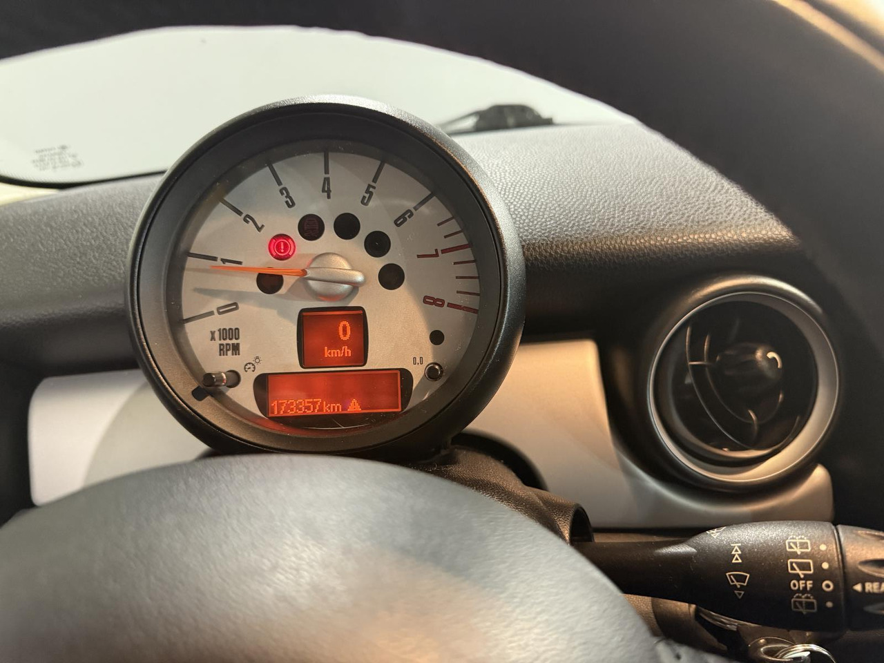 Mini | Mini | 1.6 One Business Line | 2012 | 173.357 km | 44XDJ7 | Logisch - Hatchback: afbeelding 4 Mini | Mini | 1.6 One Business Line | 2012 | 173.357 km | 44XDJ7 | Logisch - Hatchback: afbeelding 4