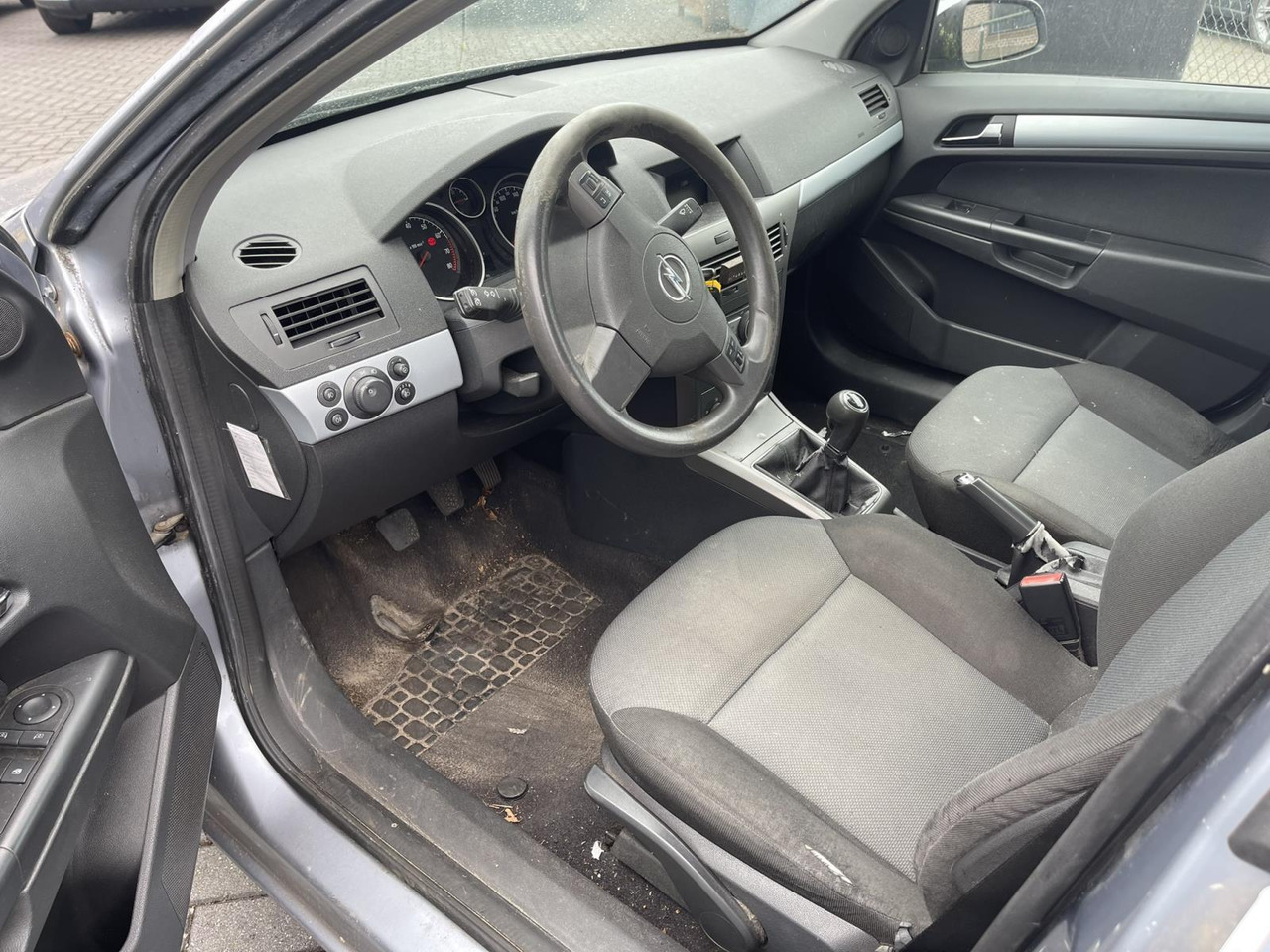 Opel Astra 1.6 Enjoy 62-PZ-LL 201.516 km - Sedan: afbeelding 4 Opel Astra 1.6 Enjoy 62-PZ-LL 201.516 km - Sedan: afbeelding 4