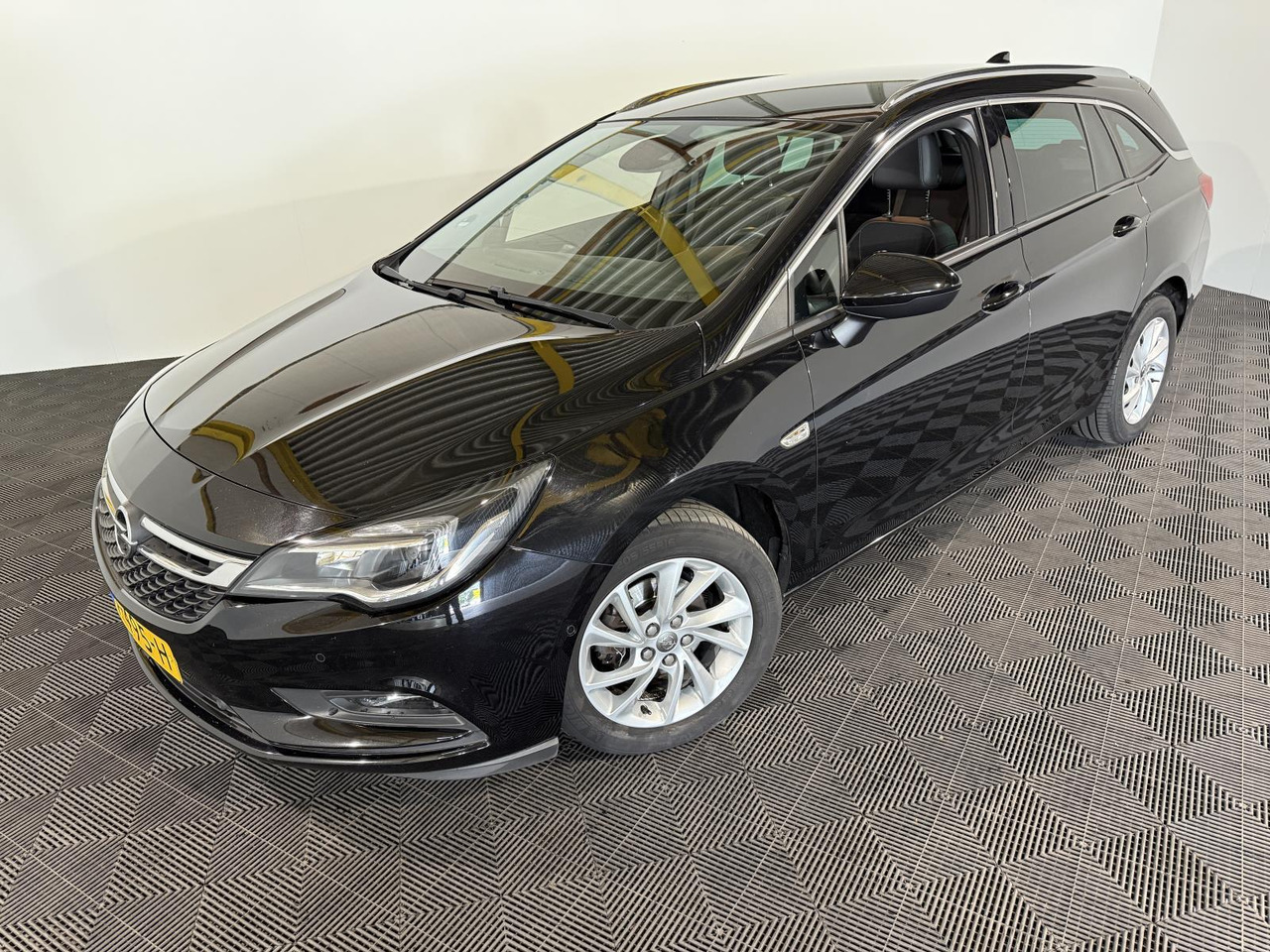 Opel Astra Sports Tourer 1.0 Innovation | 2017 | 191.542 km | PF-495-H - Personenwagen: afbeelding 1 Opel Astra Sports Tourer 1.0 Innovation | 2017 | 191.542 km | PF-495-H - Personenwagen: afbeelding 1