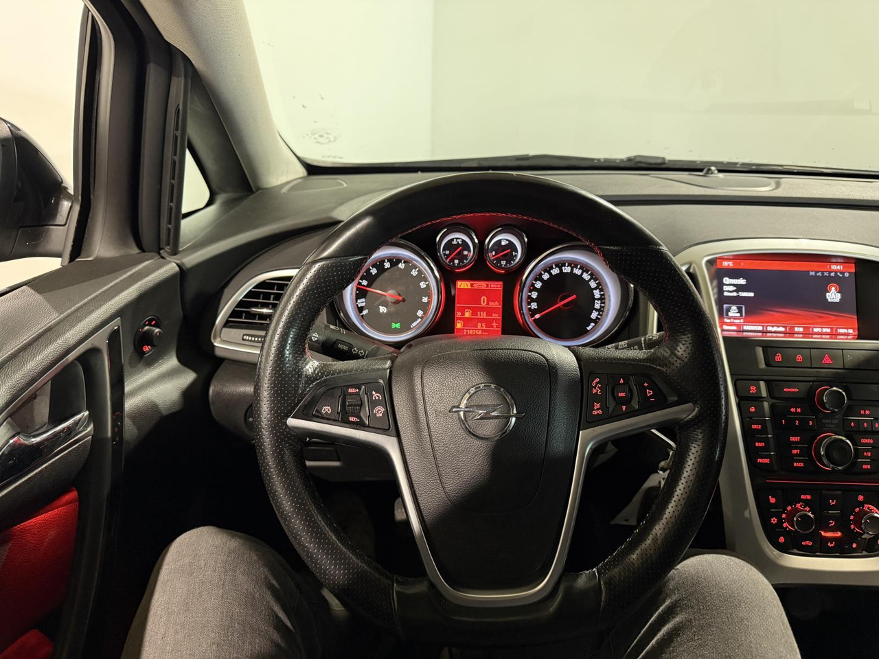 Opel | Astra Sports Tourer | 1.4 Turbo Sport + | 2015 | 218.258 km | HG259B | Logisch - Personenwagen: afbeelding 5 Opel | Astra Sports Tourer | 1.4 Turbo Sport + | 2015 | 218.258 km | HG259B | Logisch - Personenwagen: afbeelding 5