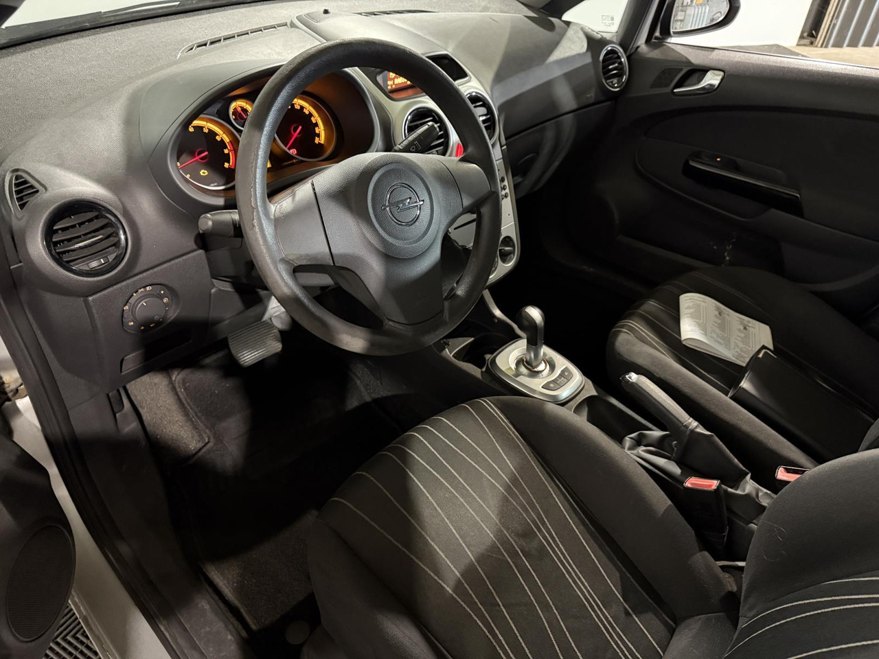 Opel | Corsa | 1.2-16V Cosmo Automaat | 2009 | 245.713 km | 45TJL8 | Geen oordeel - Hatchback: afbeelding 3 Opel | Corsa | 1.2-16V Cosmo Automaat | 2009 | 245.713 km | 45TJL8 | Geen oordeel - Hatchback: afbeelding 3
